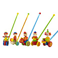 Teddies Strkadlo klaun tlačící 60cm dřevo s tyčkou mix barev v sáčku 12m+