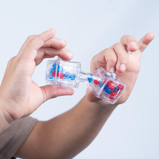 Glumi Mac Toys Fidget Blox Sound - relaxační kostka - modrá a červená Glumi Mac Toys Fidget Blox Sound - relaxační kostka - modrá a červená