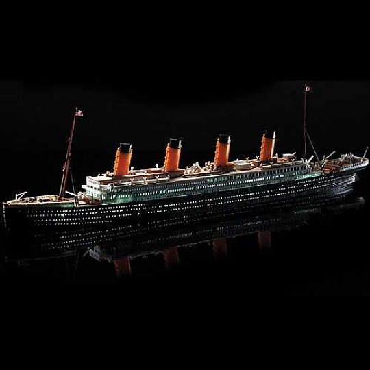 Academy Model Kit loď 14220 - R.M.S. TITANIC + LED SET MCP (1:700) Academy Model Kit loď 14220 - R.M.S. TITANIC + LED SET MCP (1:700)