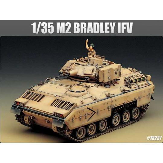 Academy Model Kit tank 13237 - M2 BRADLEY IFV (1:35)
